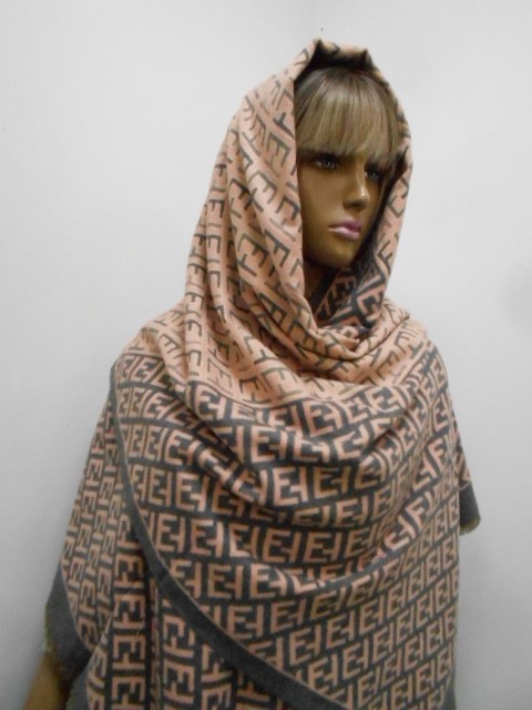  Fendi палантин