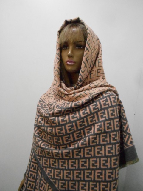  Fendi палантин