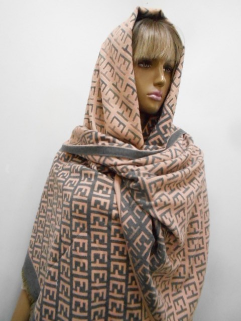  Fendi палантин