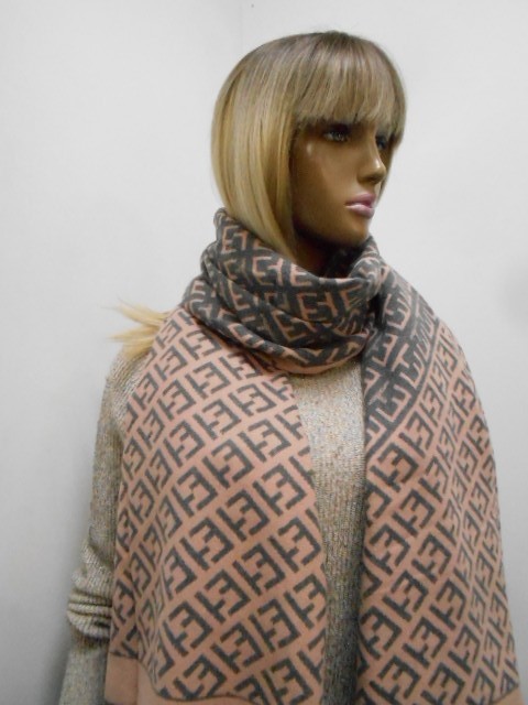  Fendi палантин