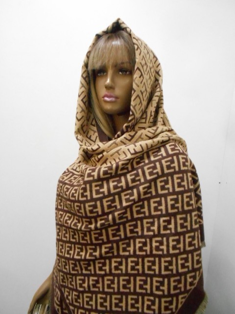  Fendi палантин