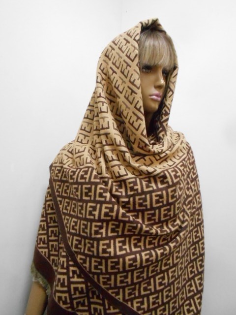  Fendi палантин