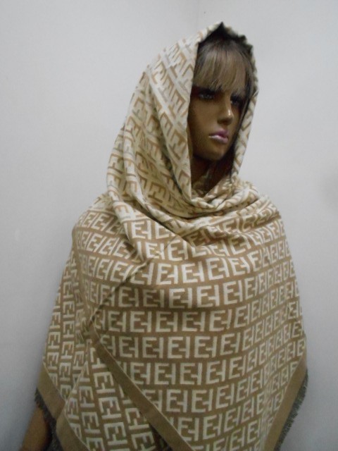  Fendi палантин