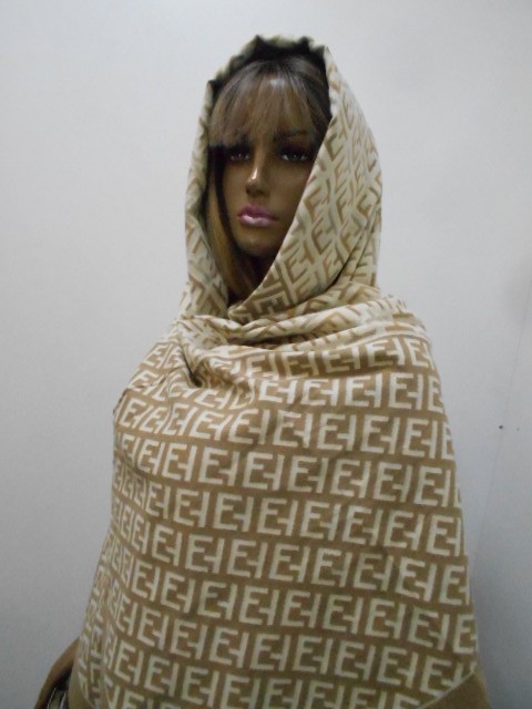  Fendi палантин