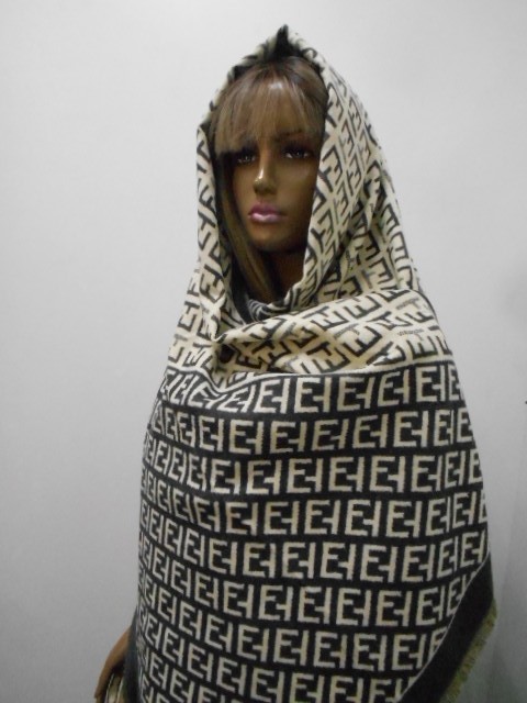  Fendi палантин