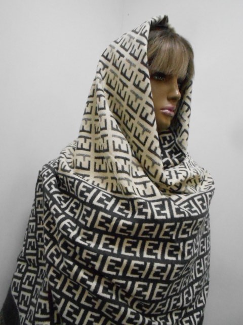  Fendi палантин