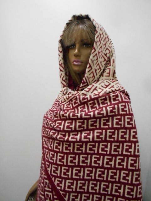  Fendi палантин