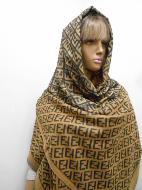  Fendi палантин