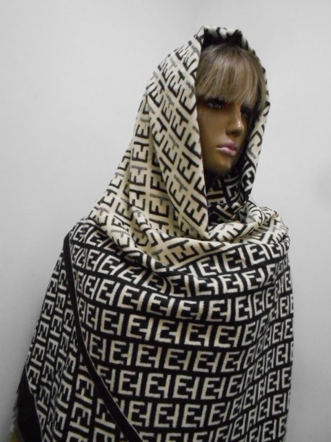  Fendi палантин