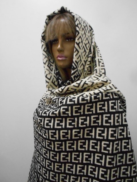  Fendi палантин