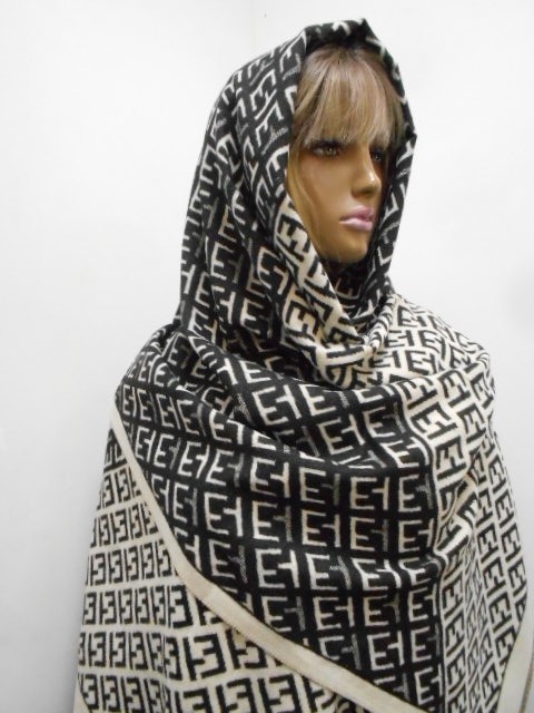  Fendi палантин