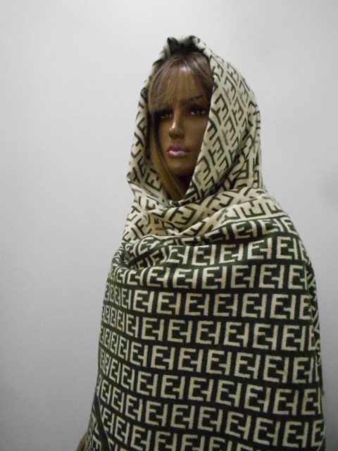  Fendi палантин