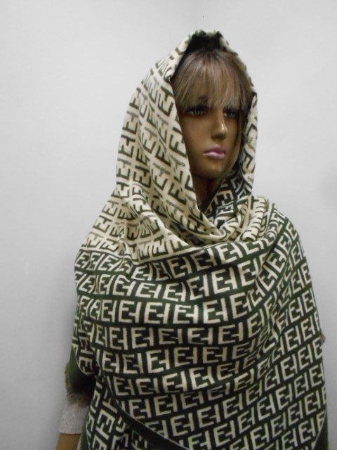  Fendi палантин