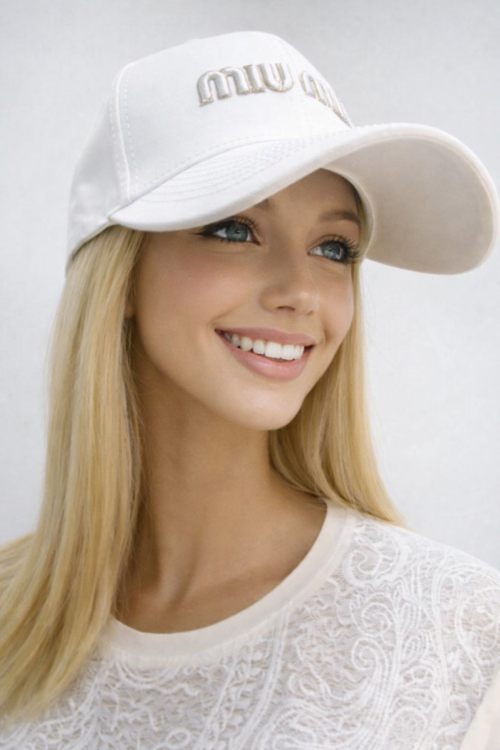  Бейсболка miumiu