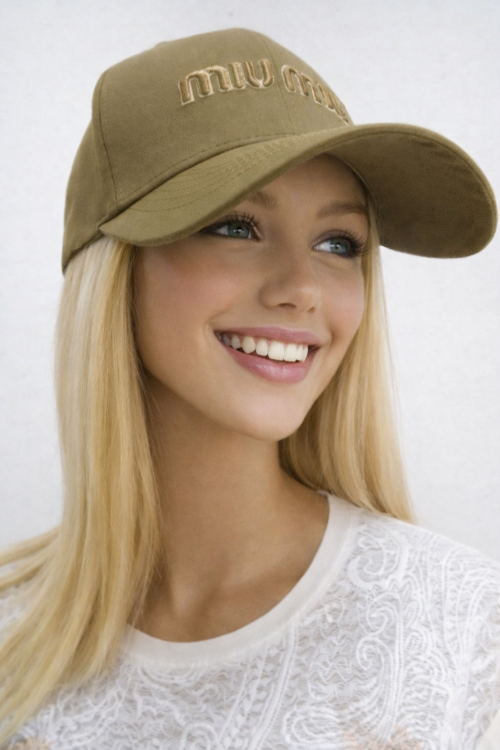  Бейсболка miumiu