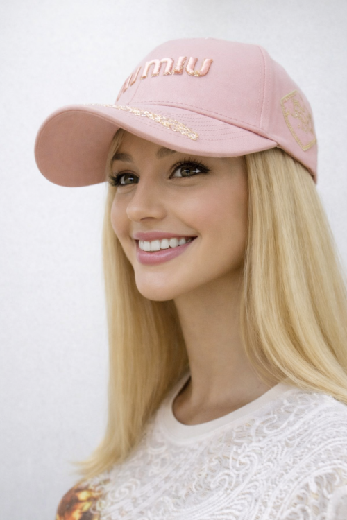  Бейсболка miumiu