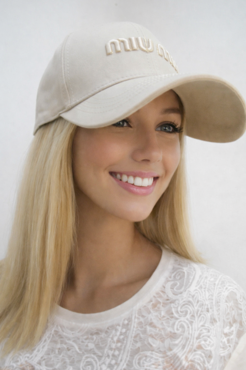  Бейсболка miumiu