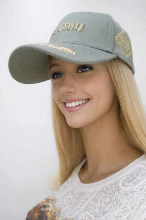  Бейсболка miumiu