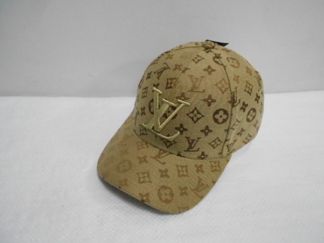  Бейсболка LY