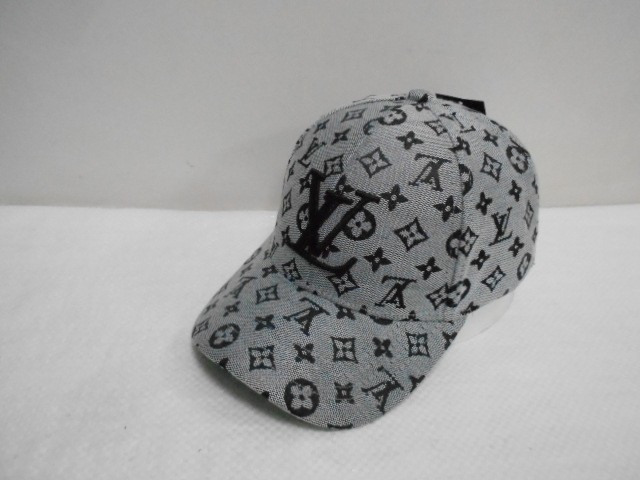  Бейсболка LY