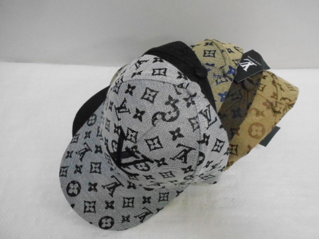  Бейсболка LY