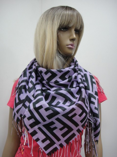  Fendi платок