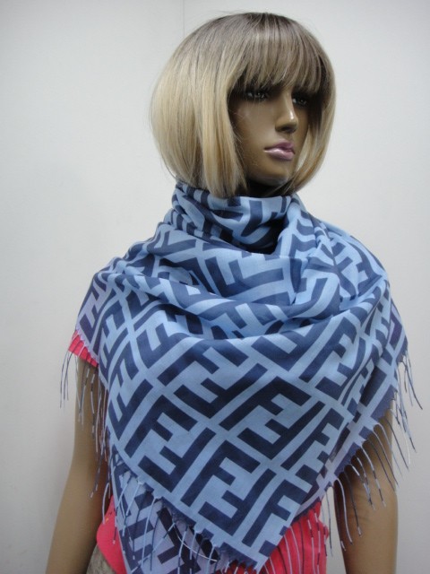 Fendi палантин