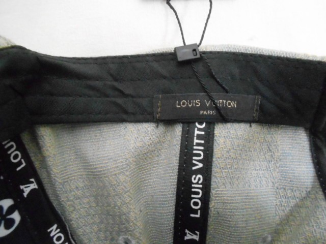  Бейсболка LV