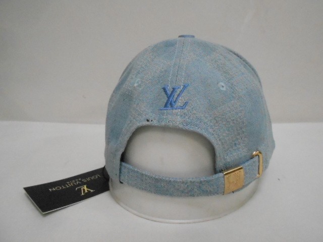  Бейсболка LV