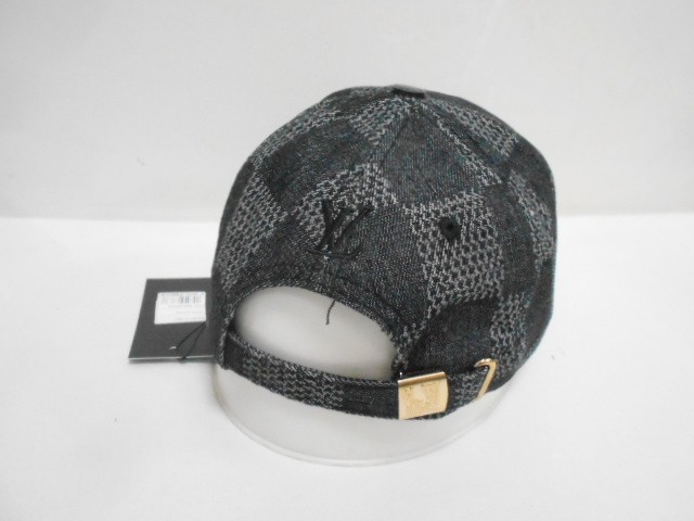  Бейсболка LV