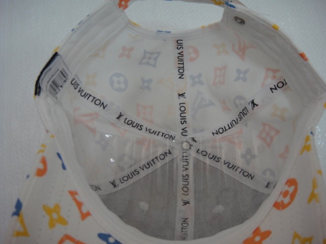  Бейсболка LV