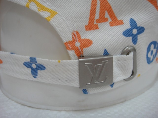  Бейсболка LV