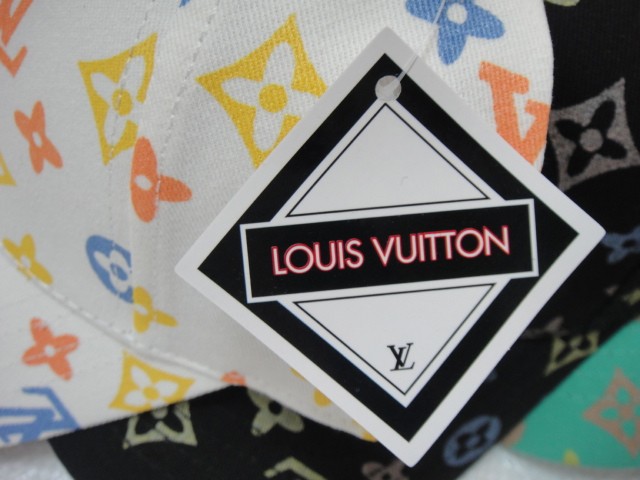  Бейсболка LV