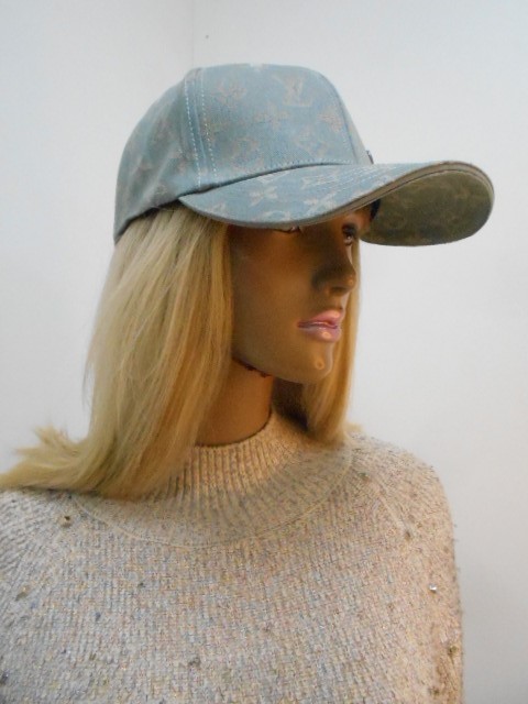  Бейсболка LV