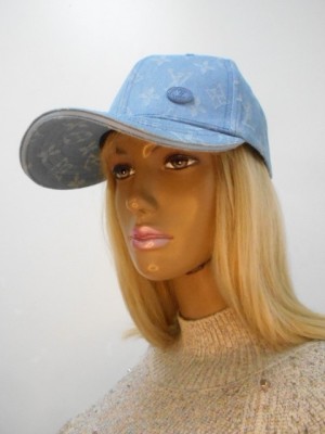  Бейсболка LV