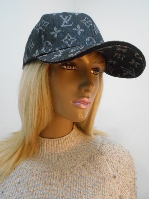  Бейсболка LV