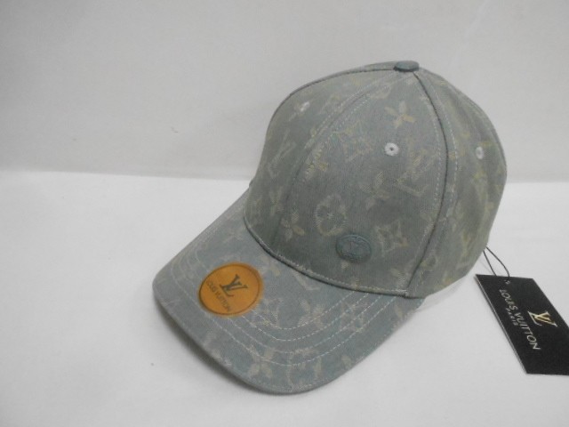  Бейсболка LV