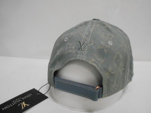  Бейсболка LV