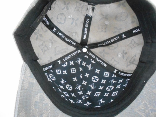  Бейсболка LV