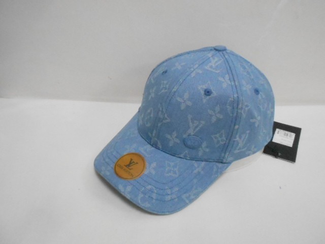  Бейсболка LV