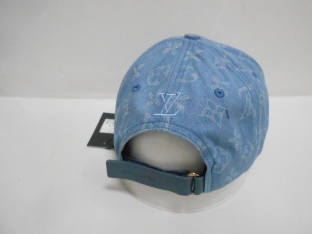  Бейсболка LV