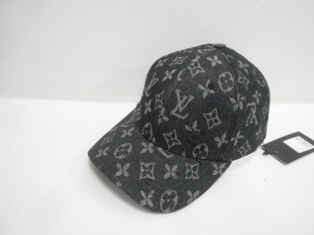  Бейсболка LV
