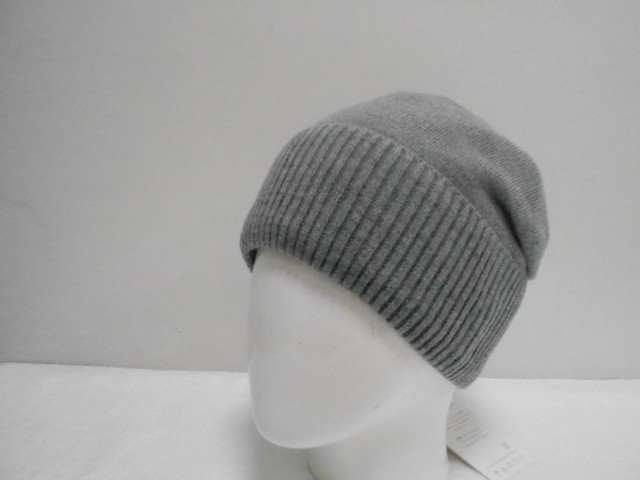 Грей шапка с пряжкой