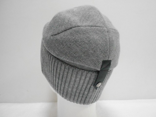 Грей шапка с пряжкой