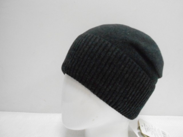 Грей шапка с пряжкой