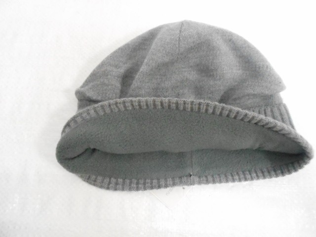 Грей шапка с пряжкой