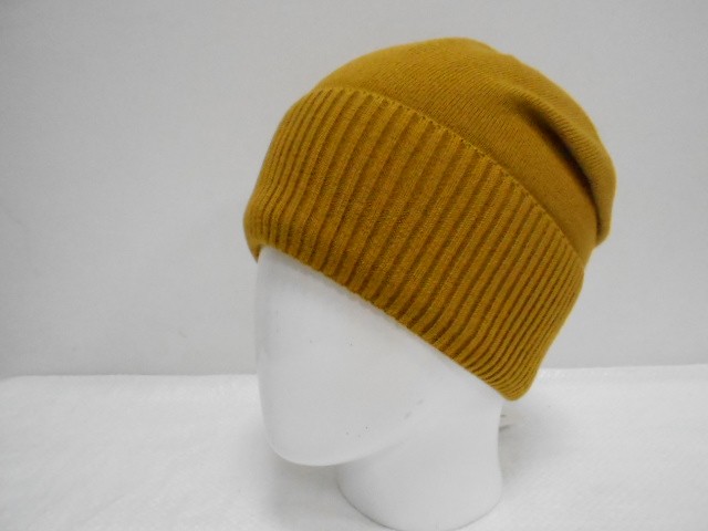 Грей шапка с пряжкой