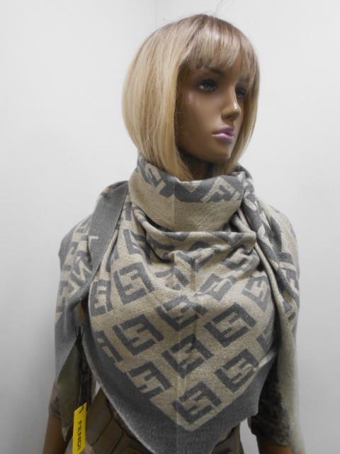  Fendi косынка