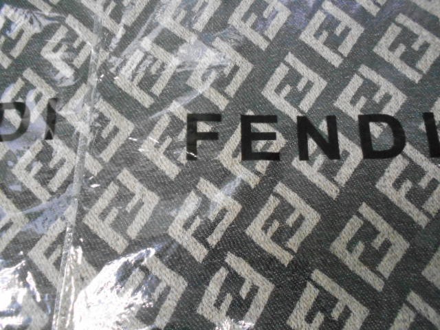  Fendi косынка