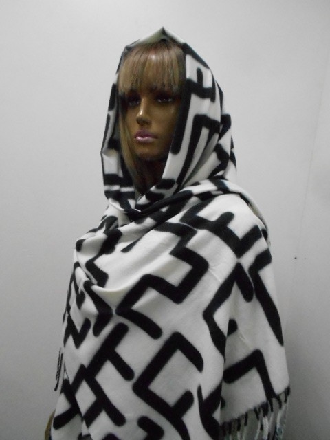  Fendi палантин